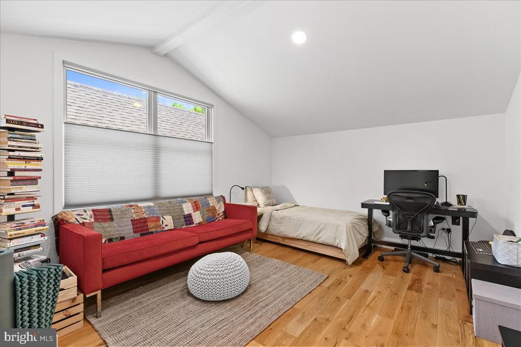 23 LEIGH AVENUE Unit: B