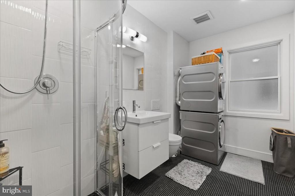 23 LEIGH AVENUE Unit: B