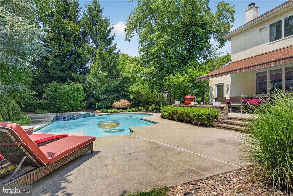 157 CHRISTOPHER DRIVE