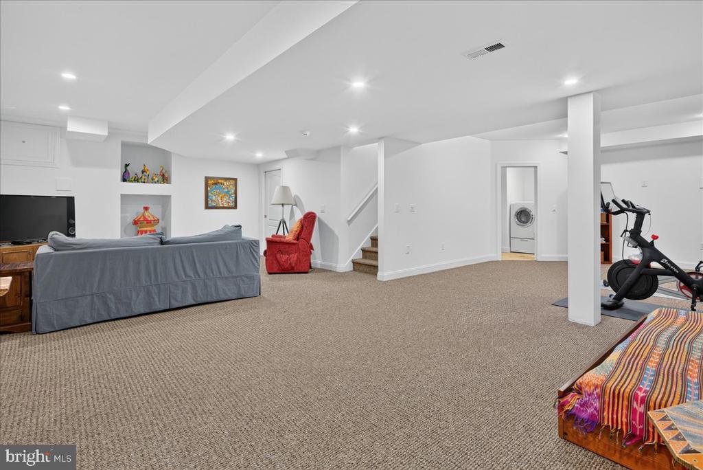 157 CHRISTOPHER DRIVE