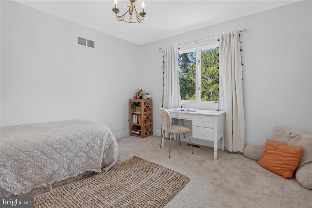 157 CHRISTOPHER DRIVE