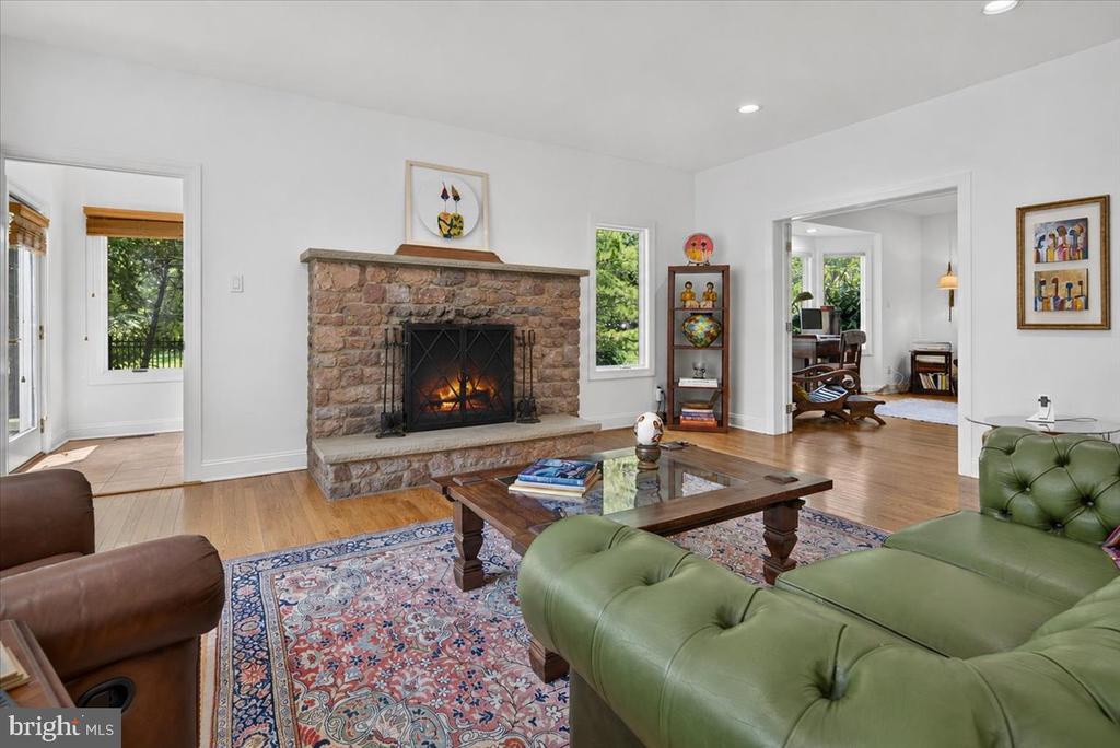 157 CHRISTOPHER DRIVE