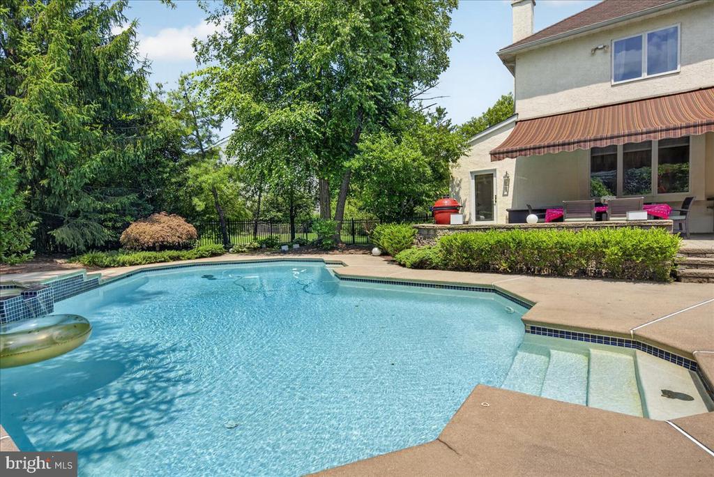 157 CHRISTOPHER DRIVE