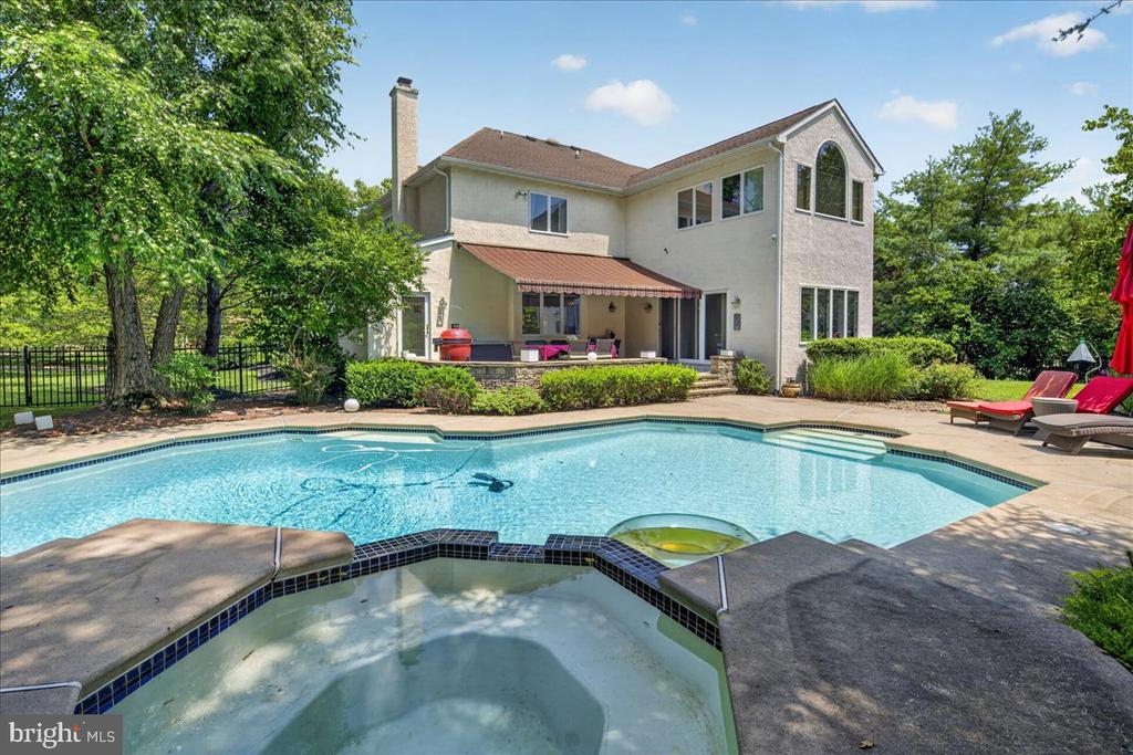157 CHRISTOPHER DRIVE