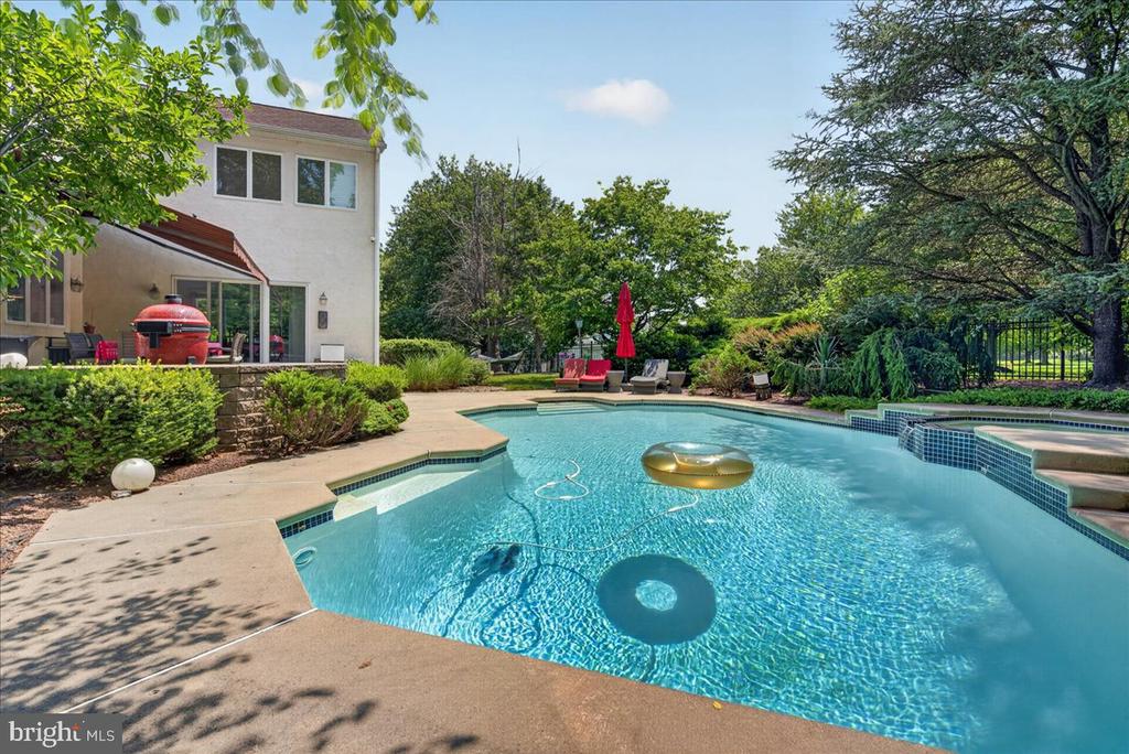 157 CHRISTOPHER DRIVE