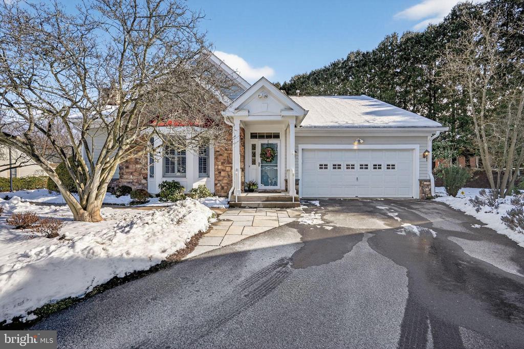 2 CONIFER COURT