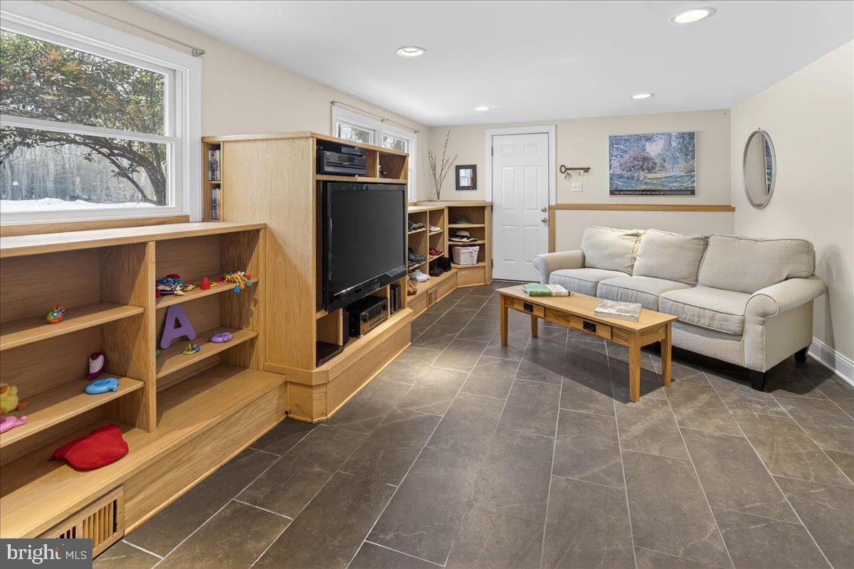 947 CHERRY HILL ROAD