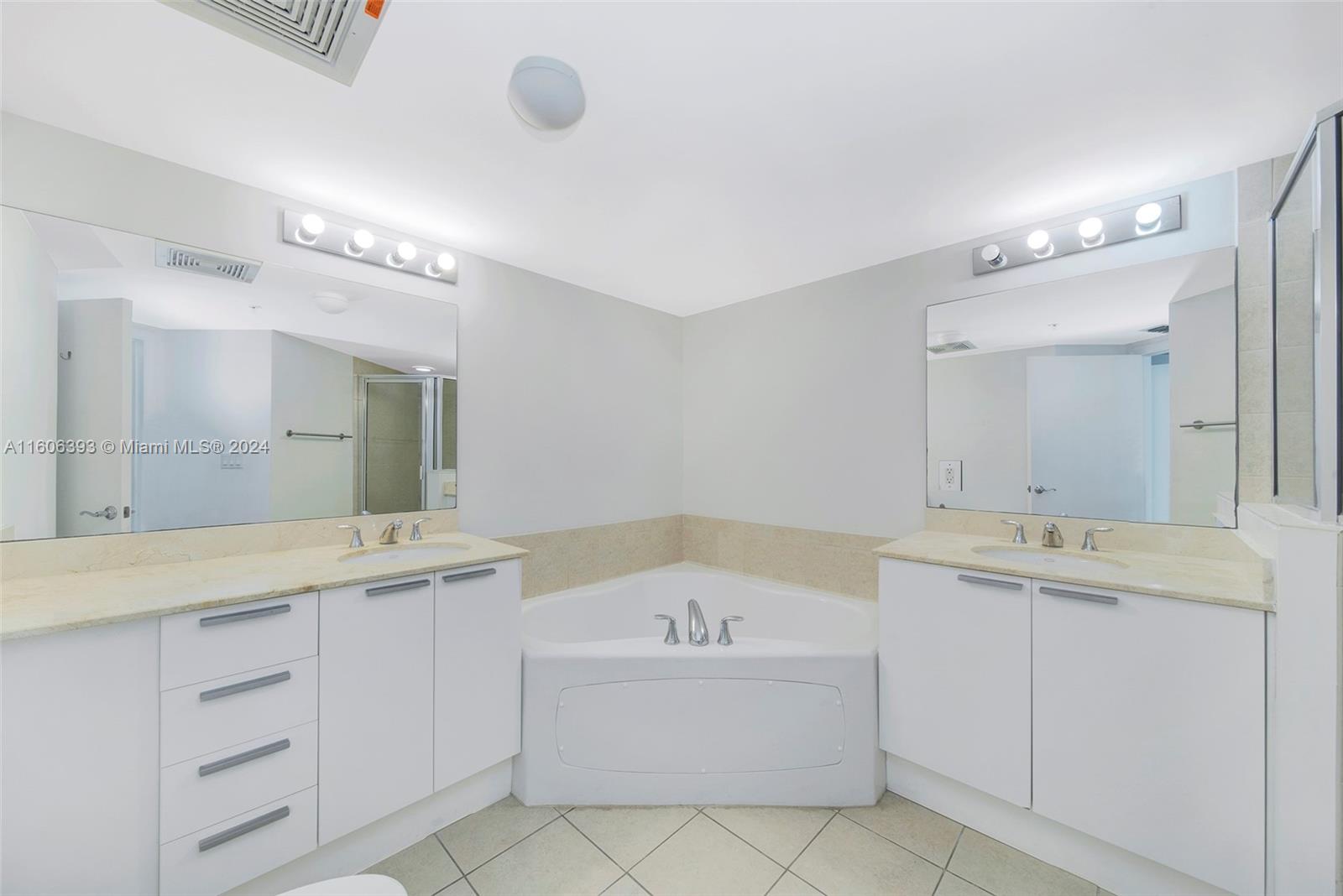 16699 Collins Ave # 3309