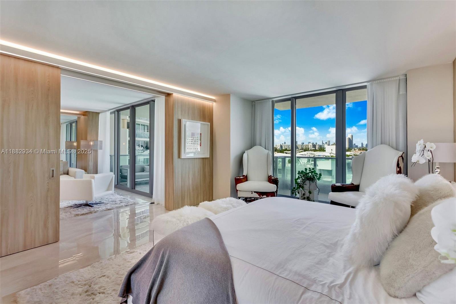 1455 Ocean Dr # 811