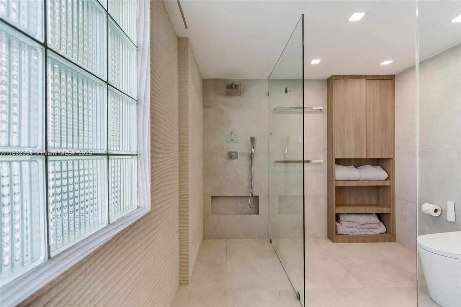 1455 Ocean Dr # 811