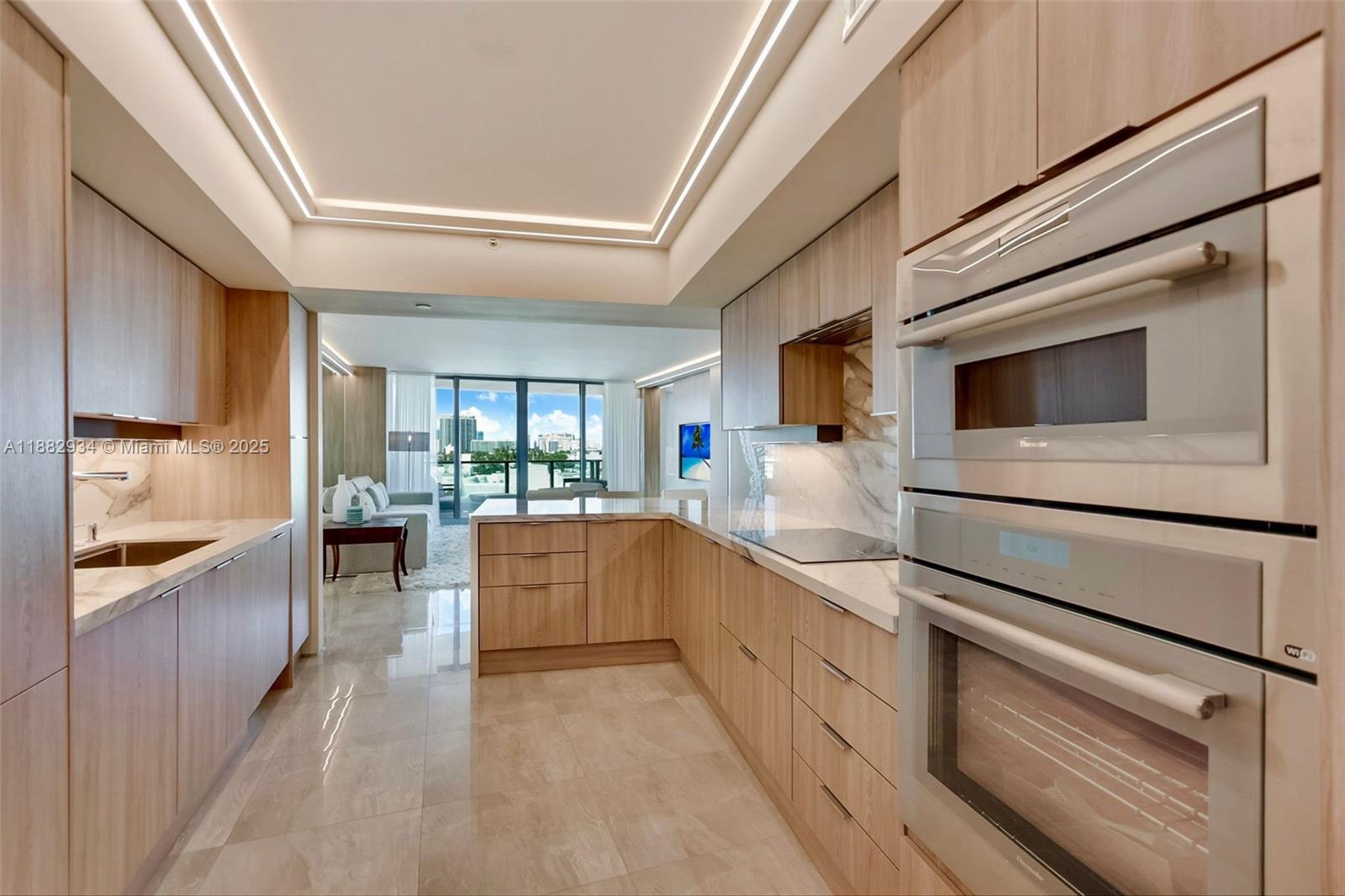 1455 Ocean Dr # 811