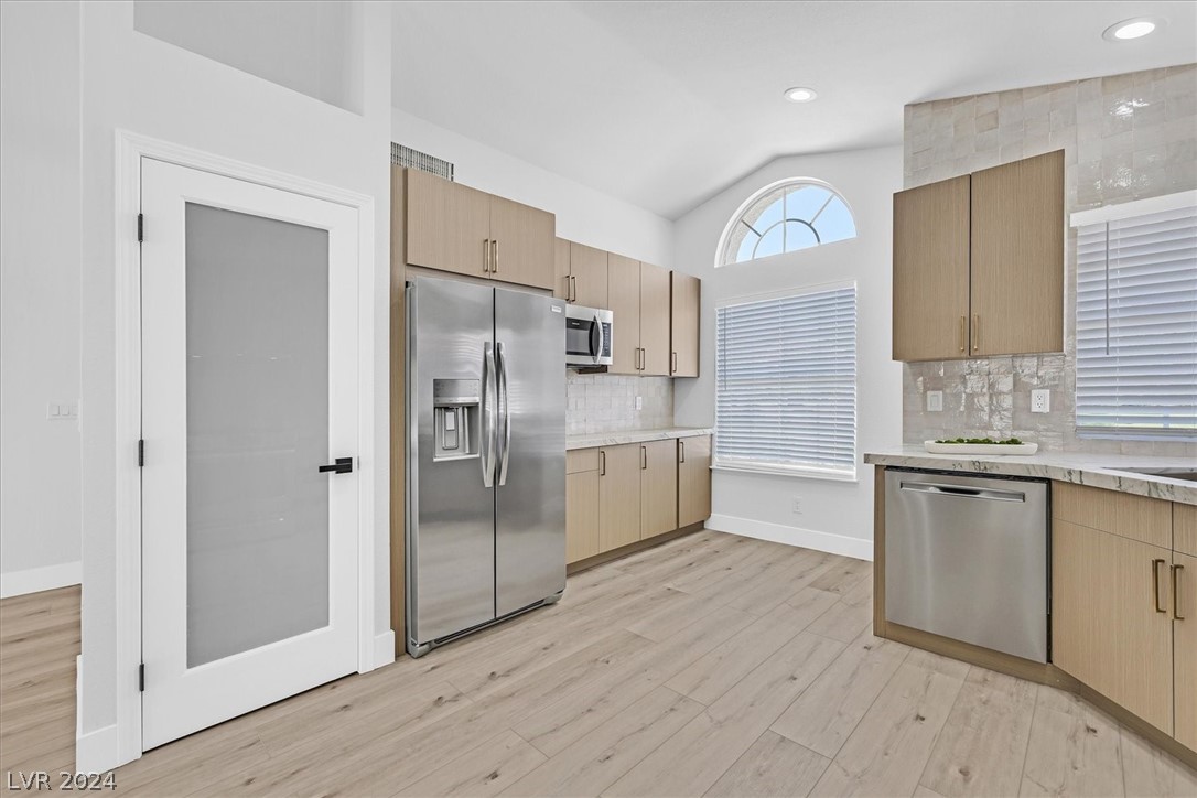 8 Barton Spring Circle