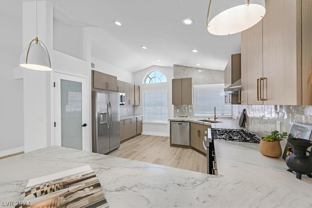 8 Barton Spring Circle