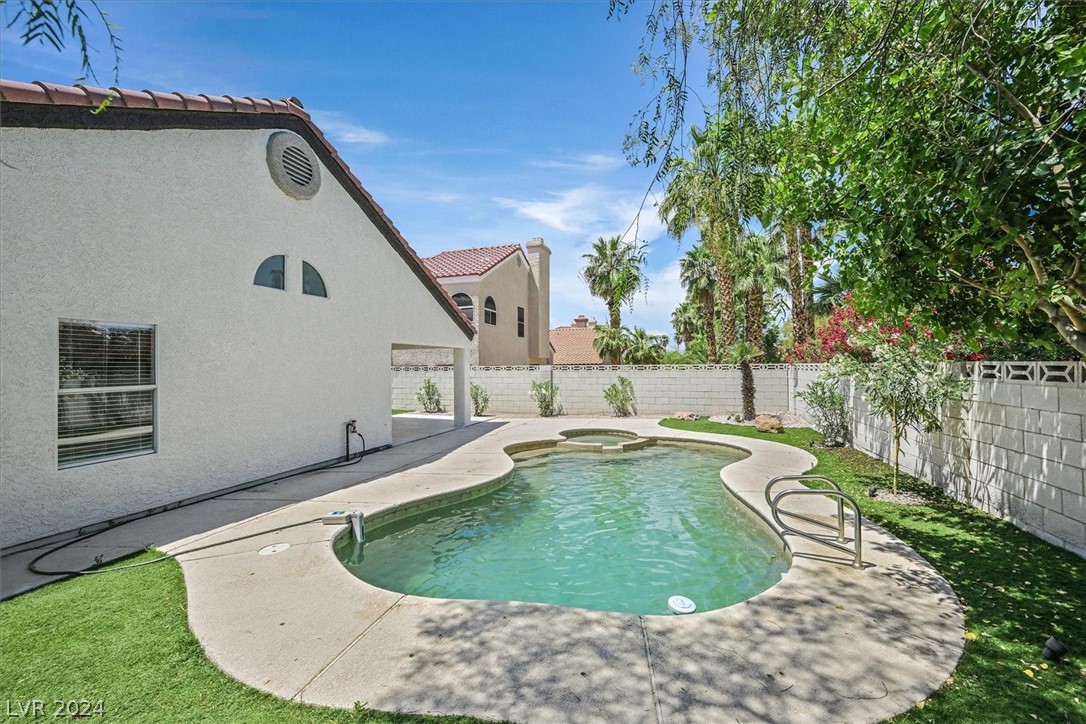 8 Barton Spring Circle