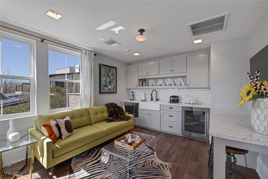 3069 Lascari Avenue