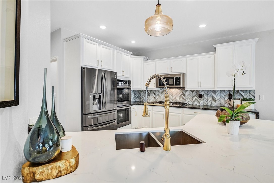 271 Spectacular Street