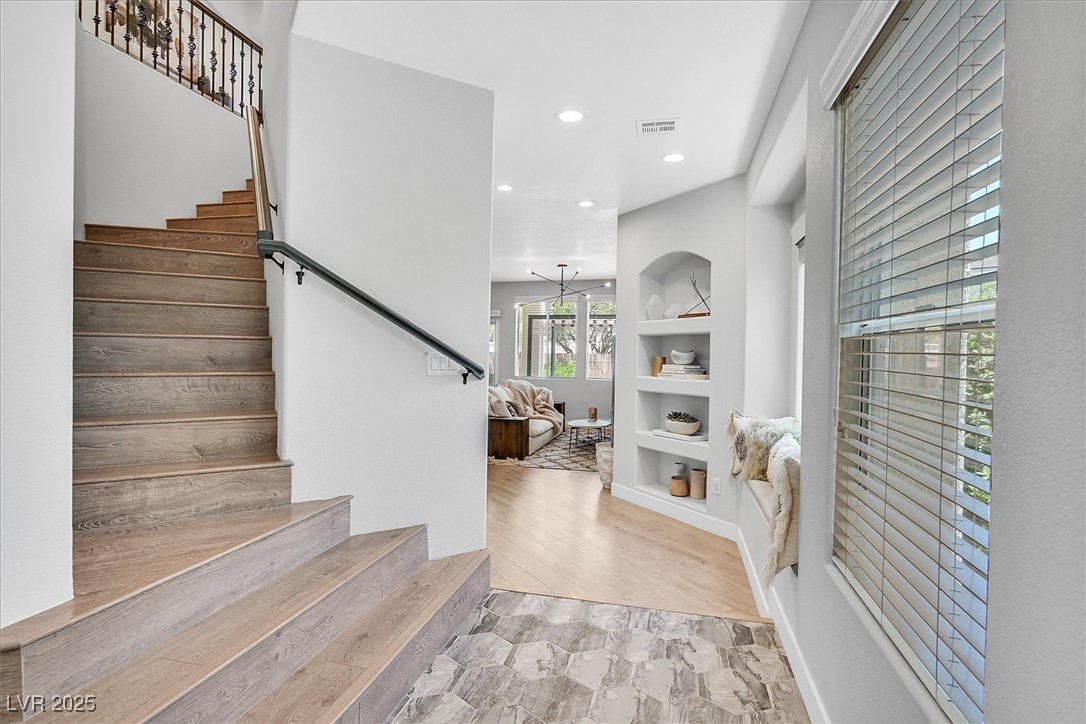 271 Spectacular Street