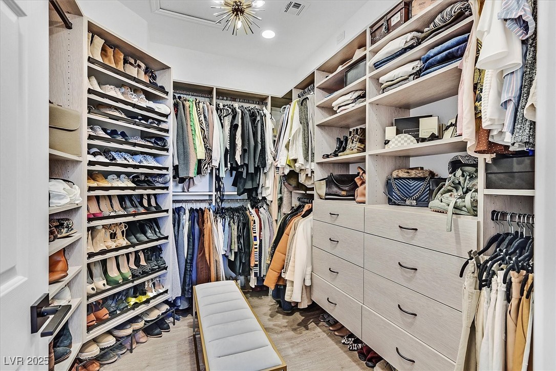 271 Spectacular Street