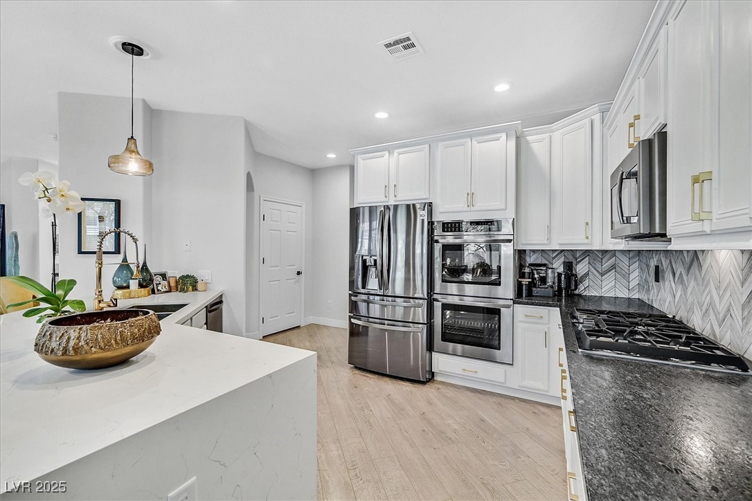 271 Spectacular Street