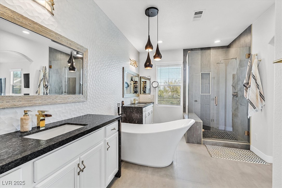 271 Spectacular Street