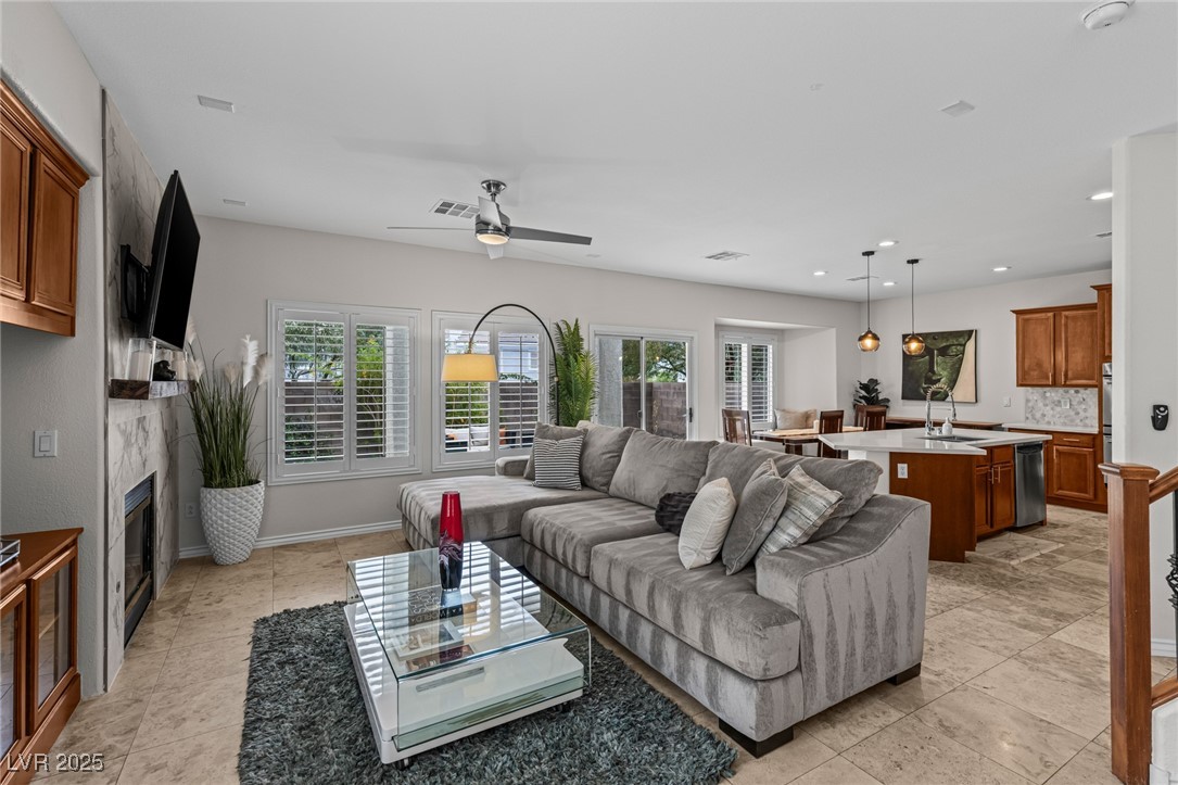 275 Spectacular Street