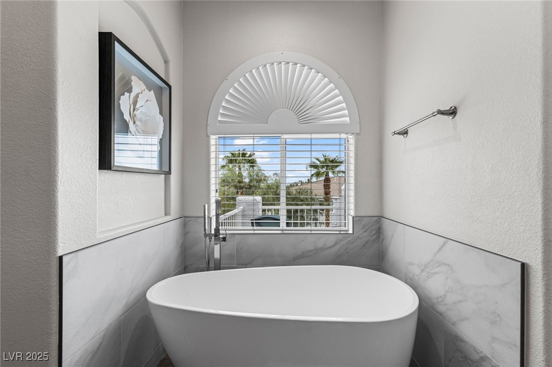 275 Spectacular Street