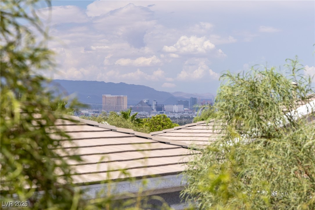 275 Spectacular Street