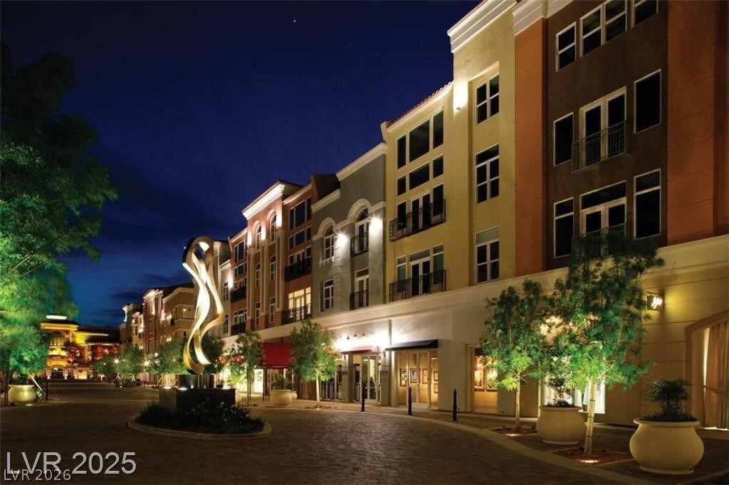 271 Spectacular Street