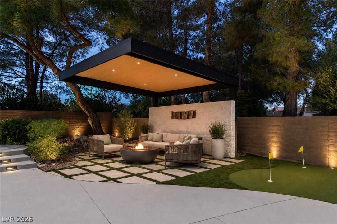29 Desert Highlands Drive