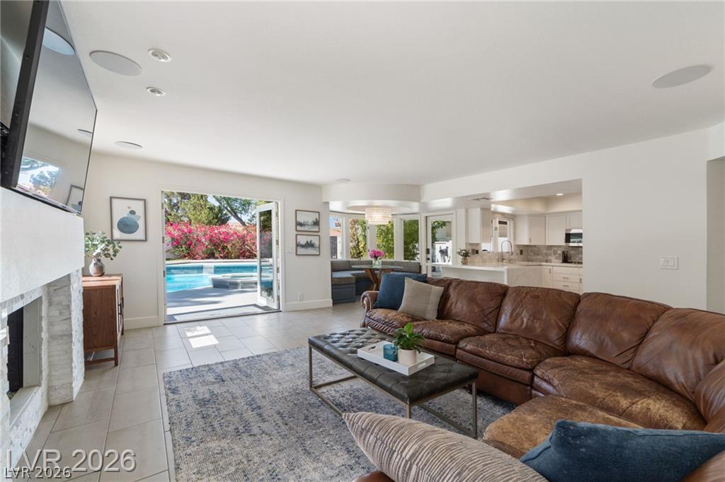 2233 Versailles Court