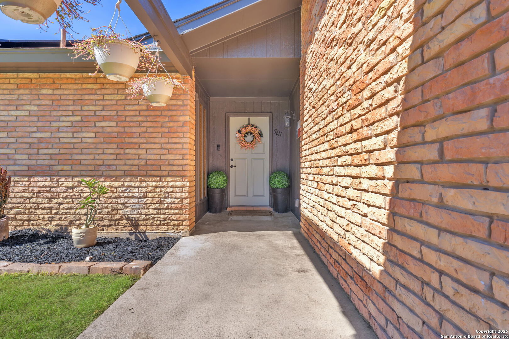 5611 Creekwood