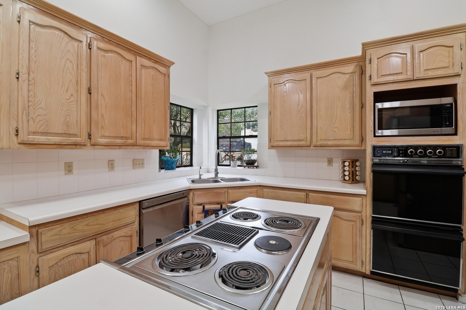 1318 Summit Creek