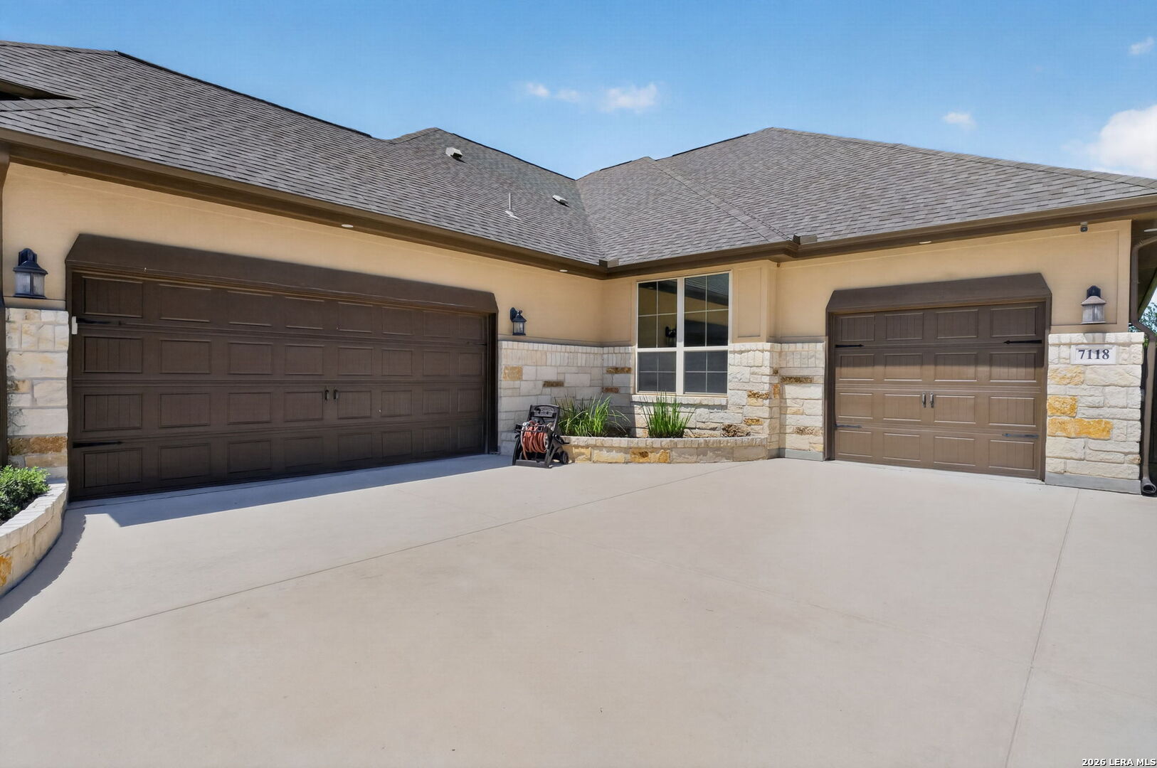 7118 DELAINE PARK