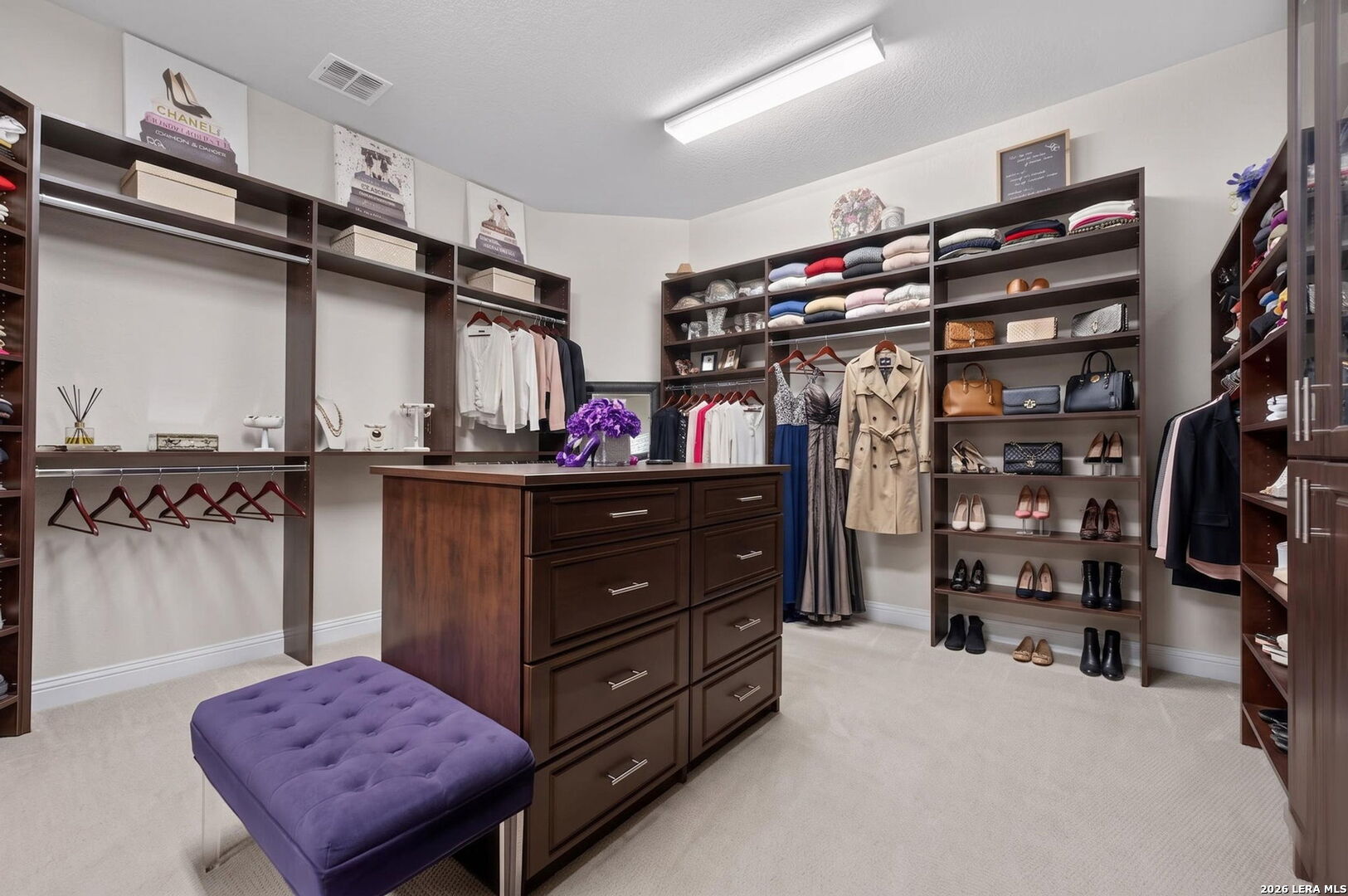 7118 DELAINE PARK