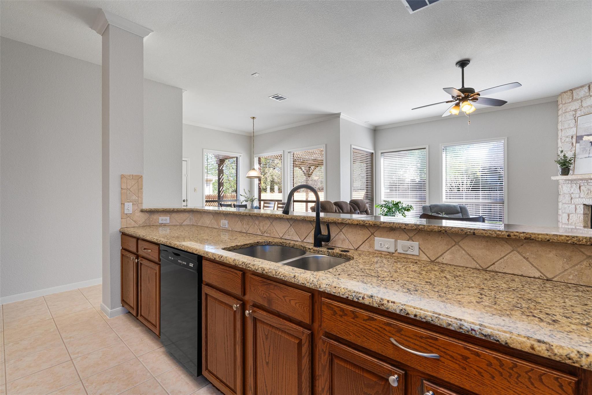 606 S Lynnwood TRL