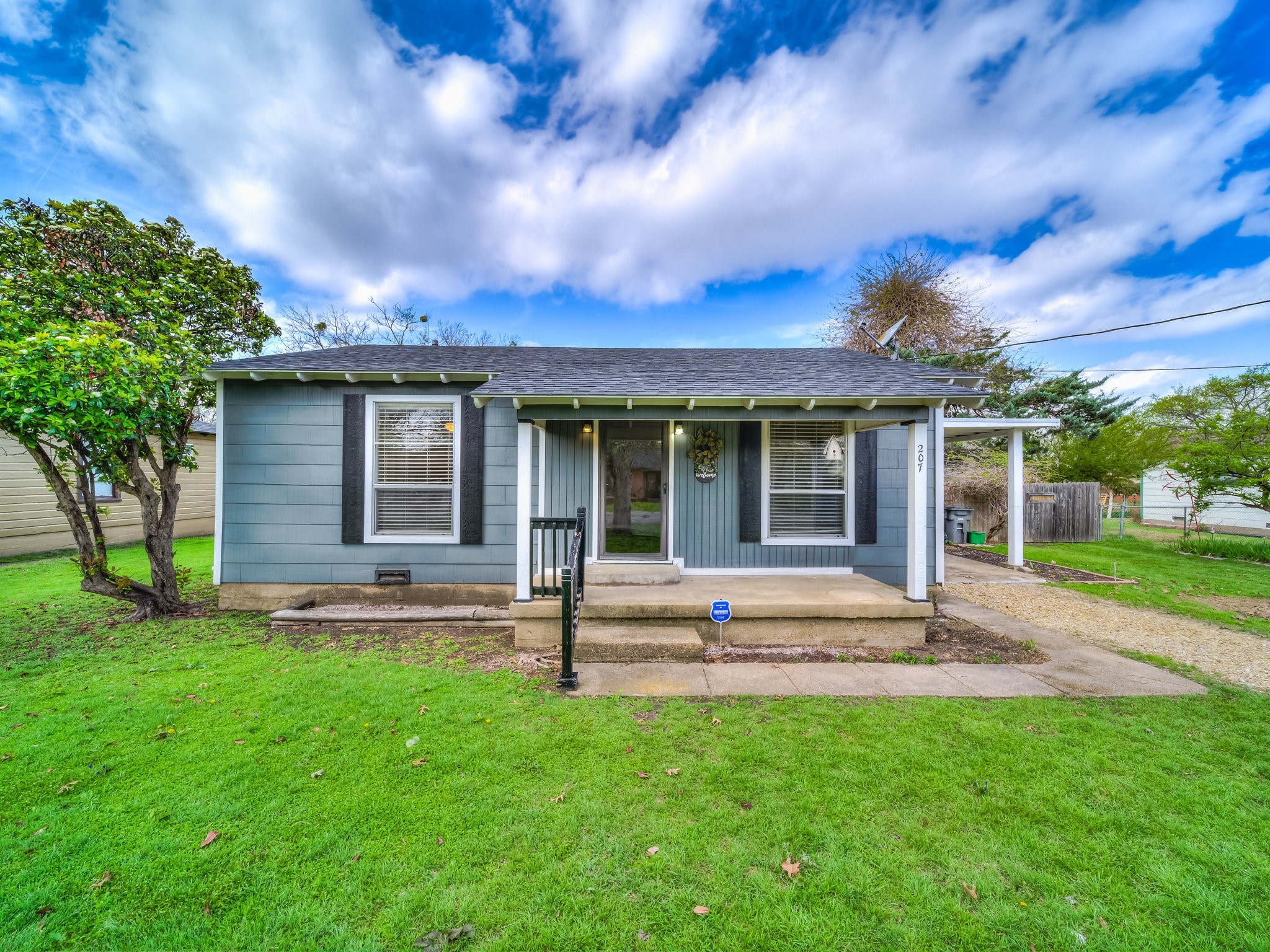 207 N Summit Street