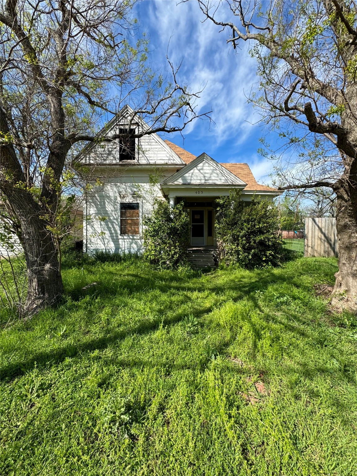405 E Walnut Street