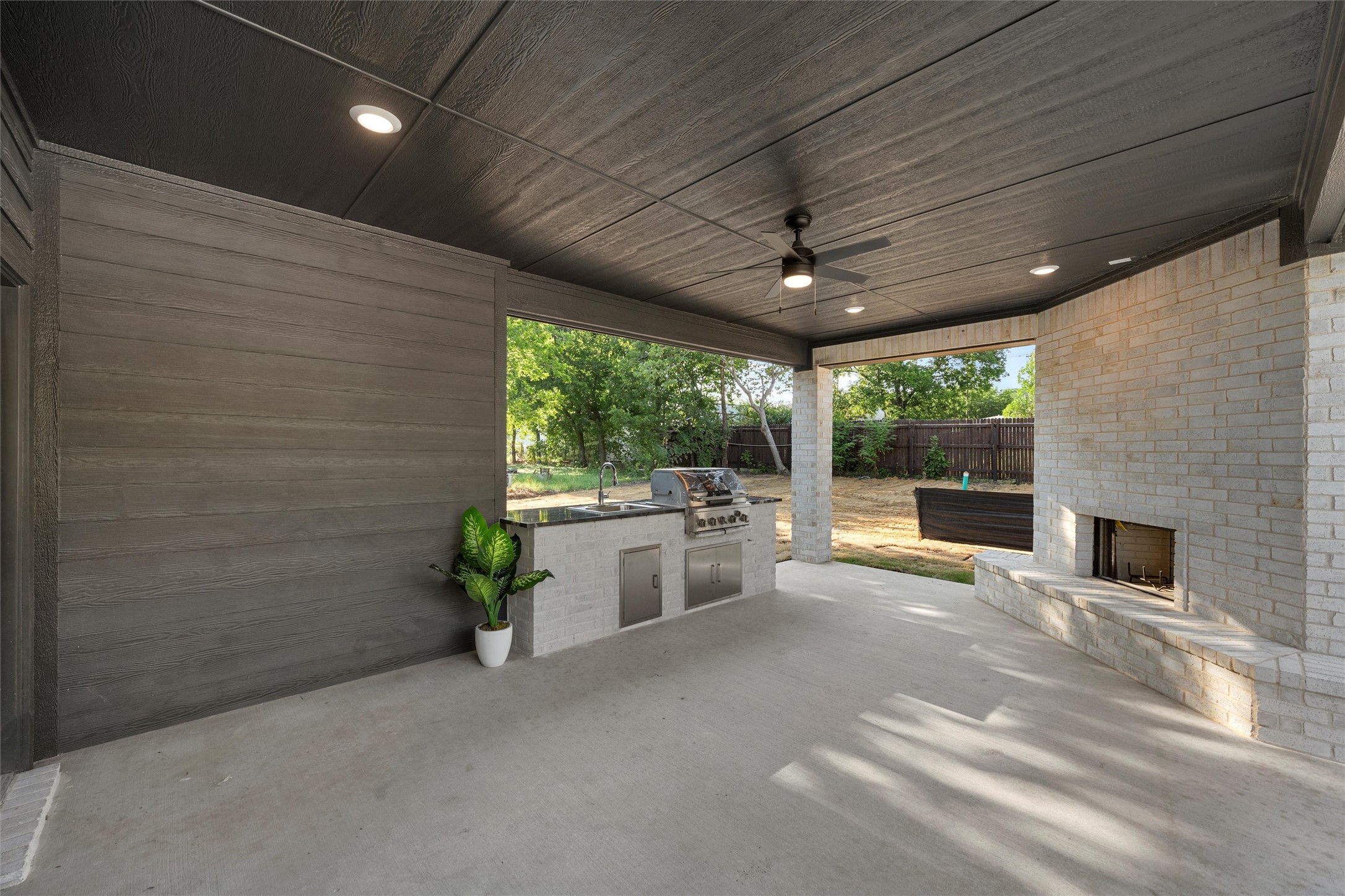 421 E Walnut Street
