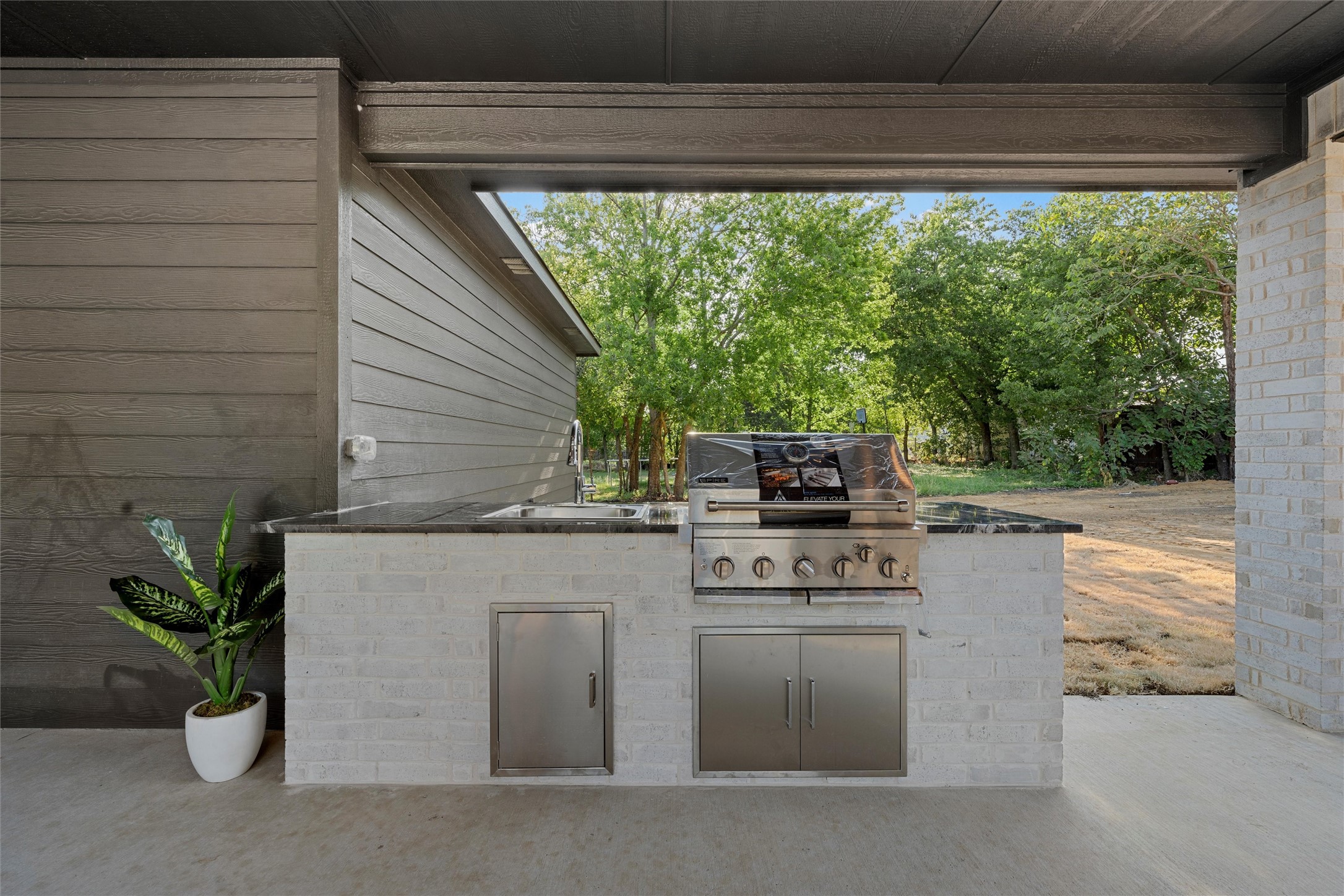 421 E Walnut Street