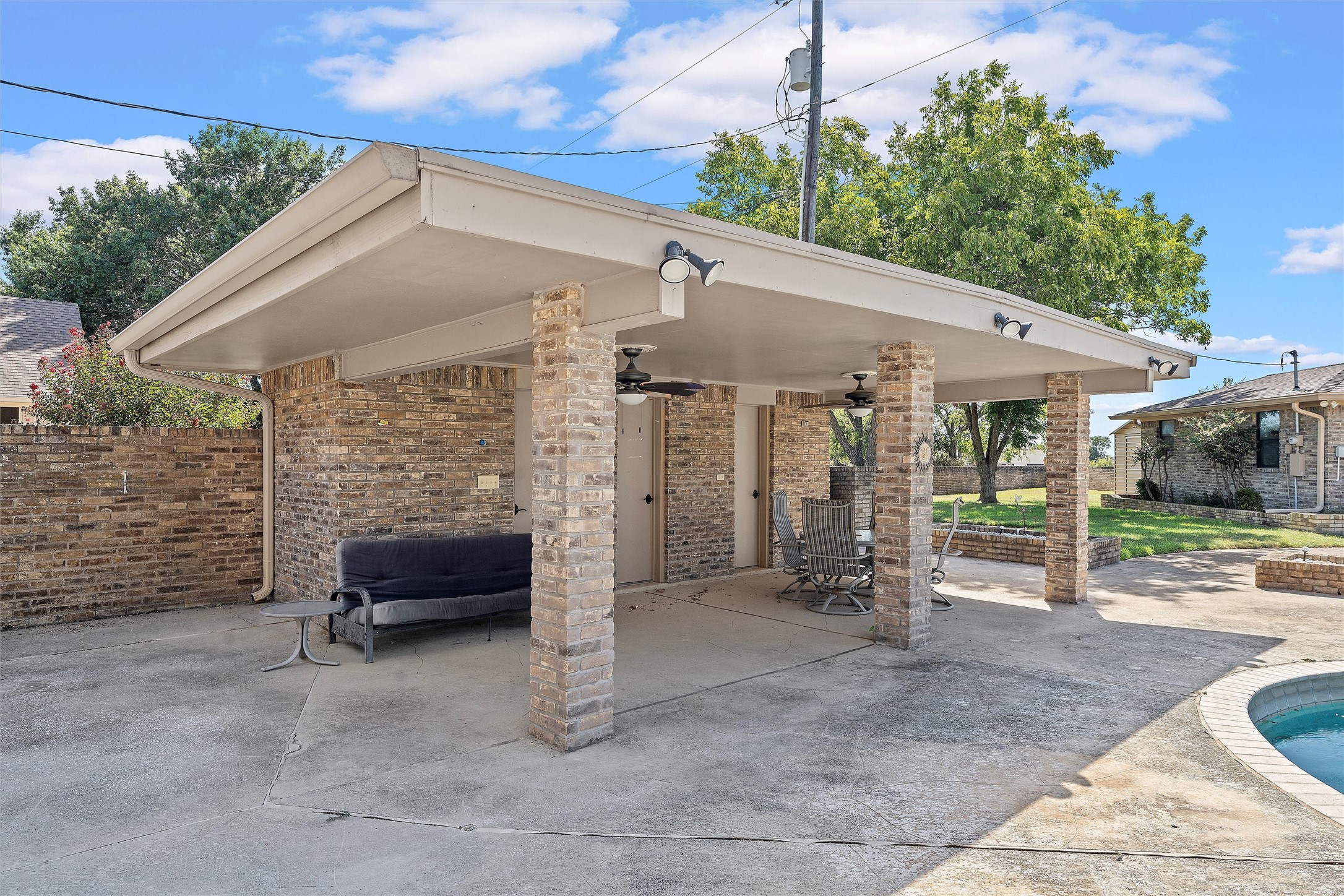 1505 Jane Lane