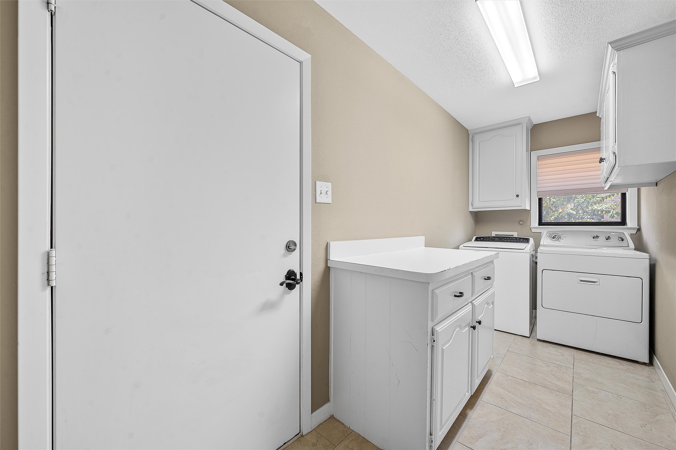 1505 Jane Lane