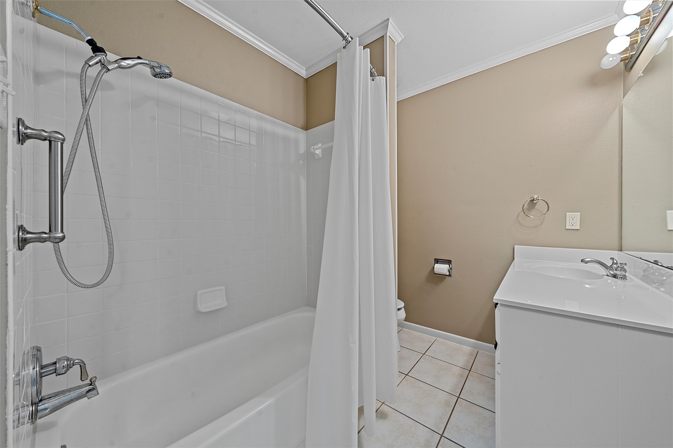 1505 Jane Lane