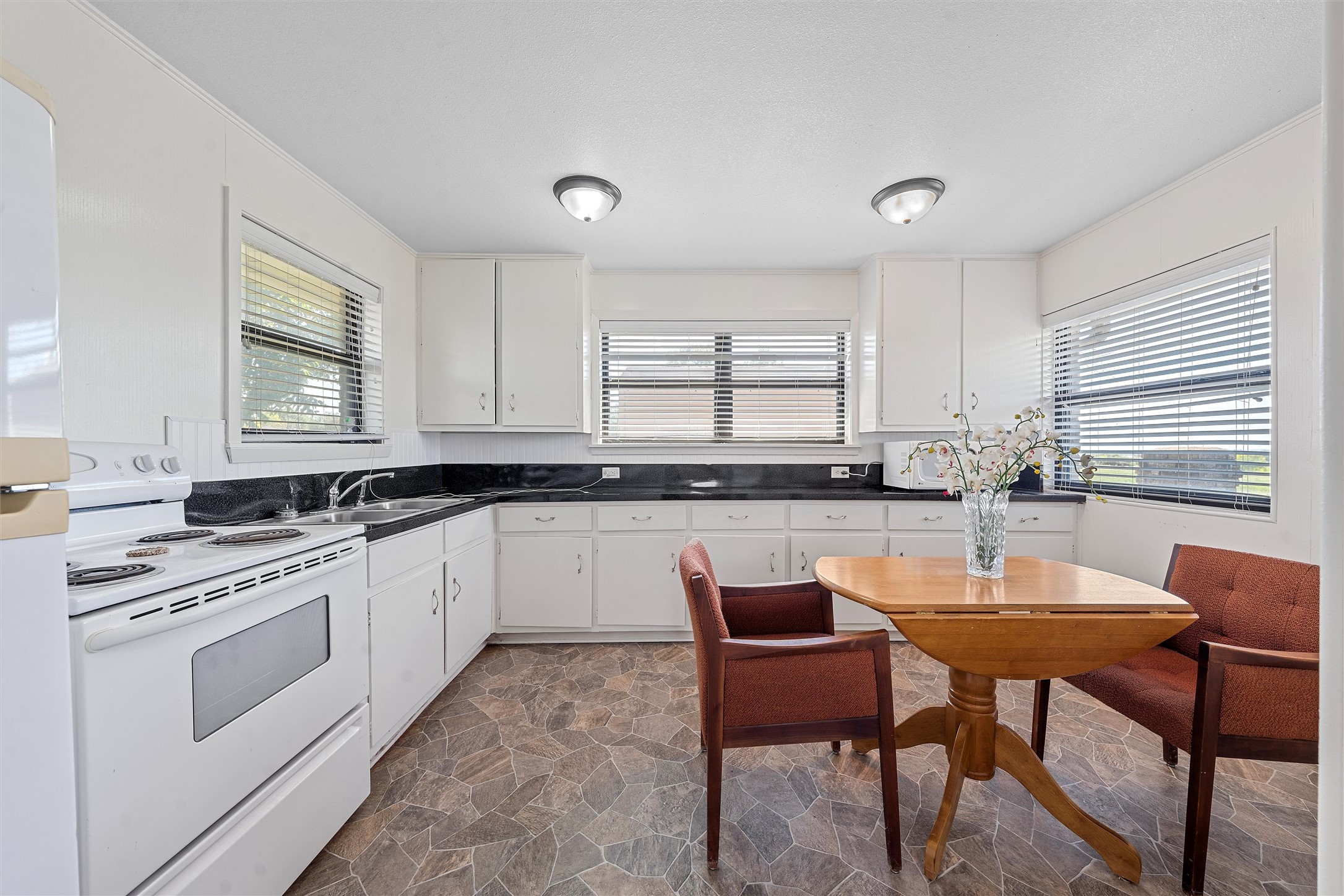 1505 Jane Lane