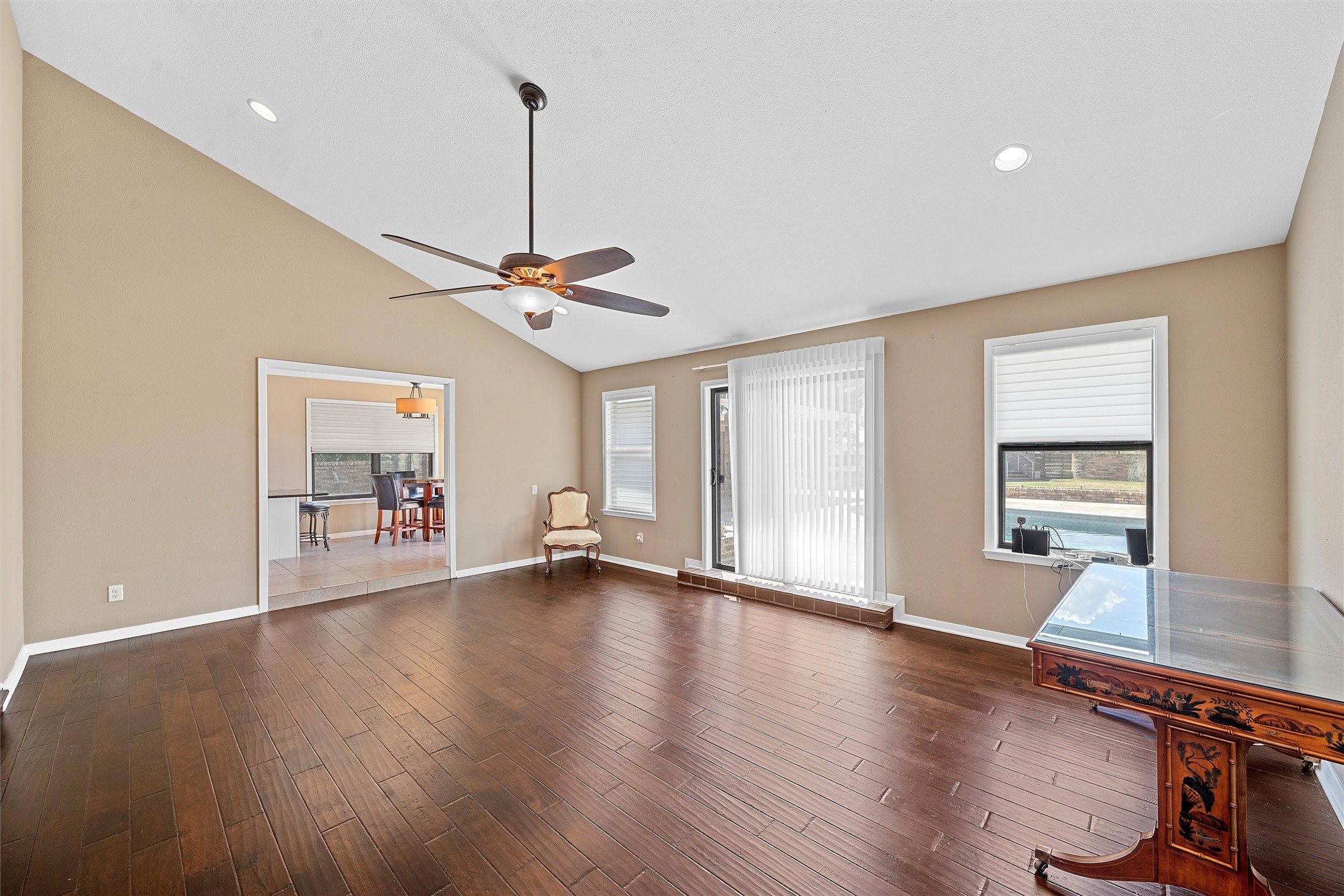 1505 Jane Lane