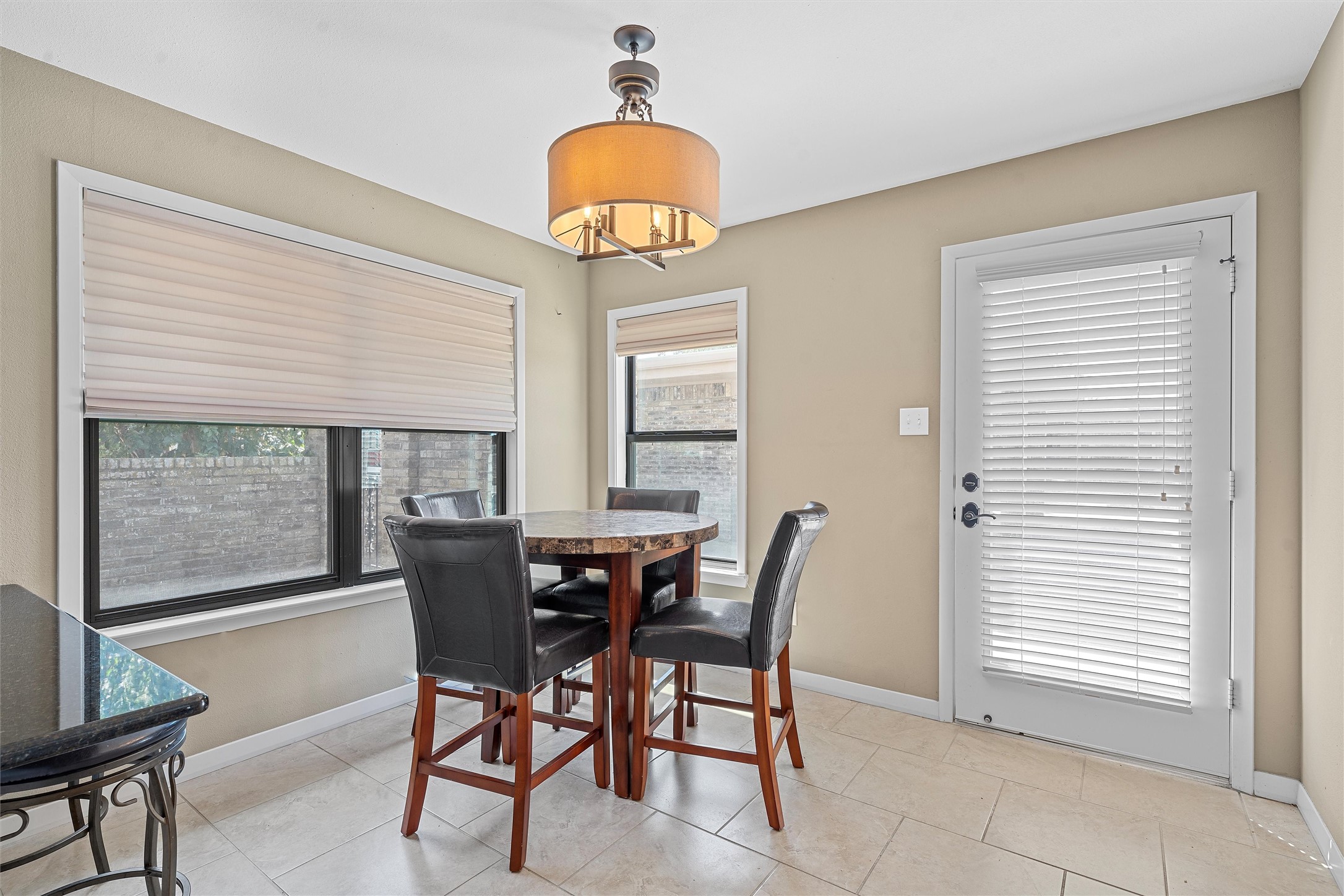 1505 Jane Lane