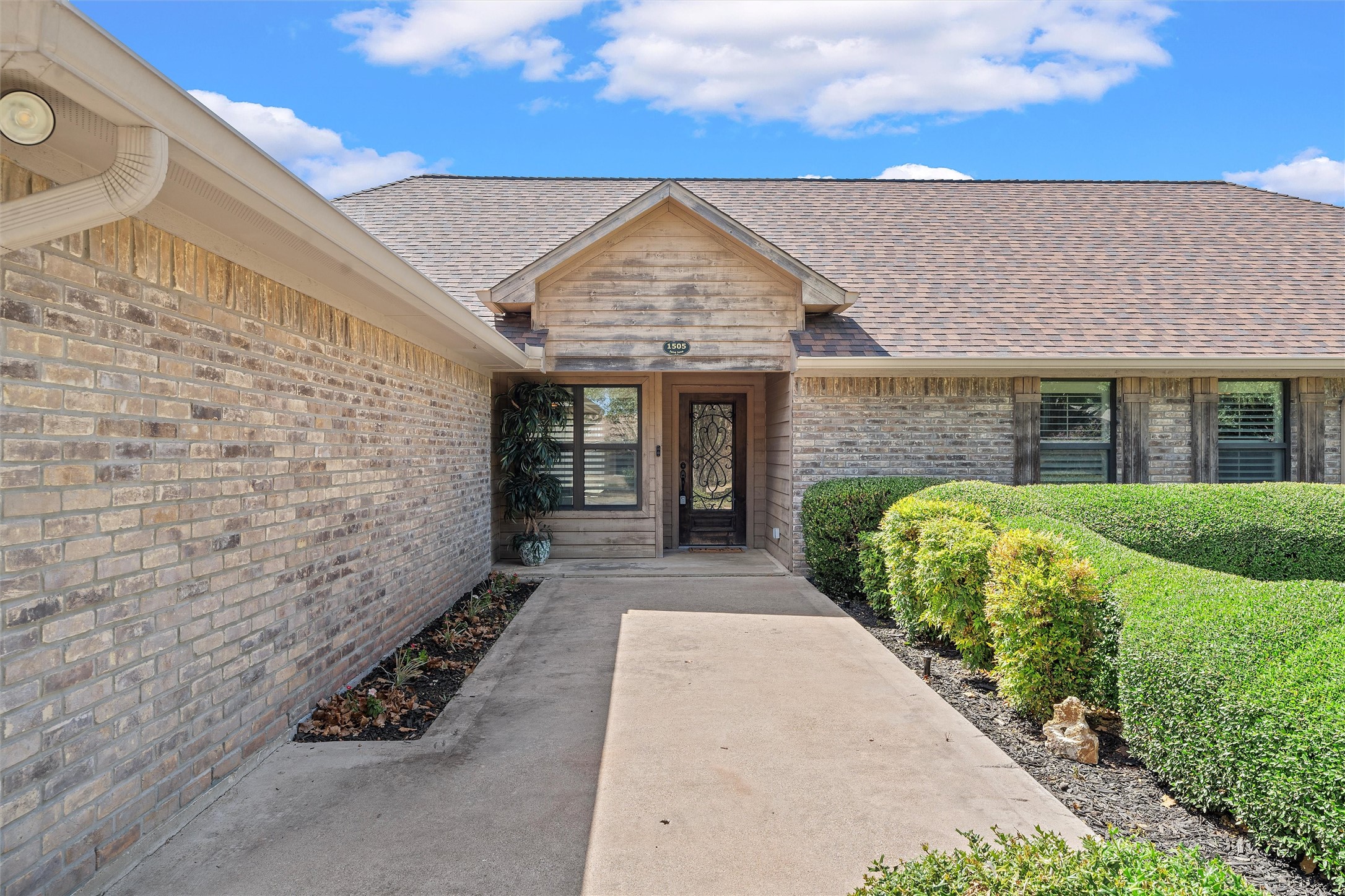 1505 Jane Lane