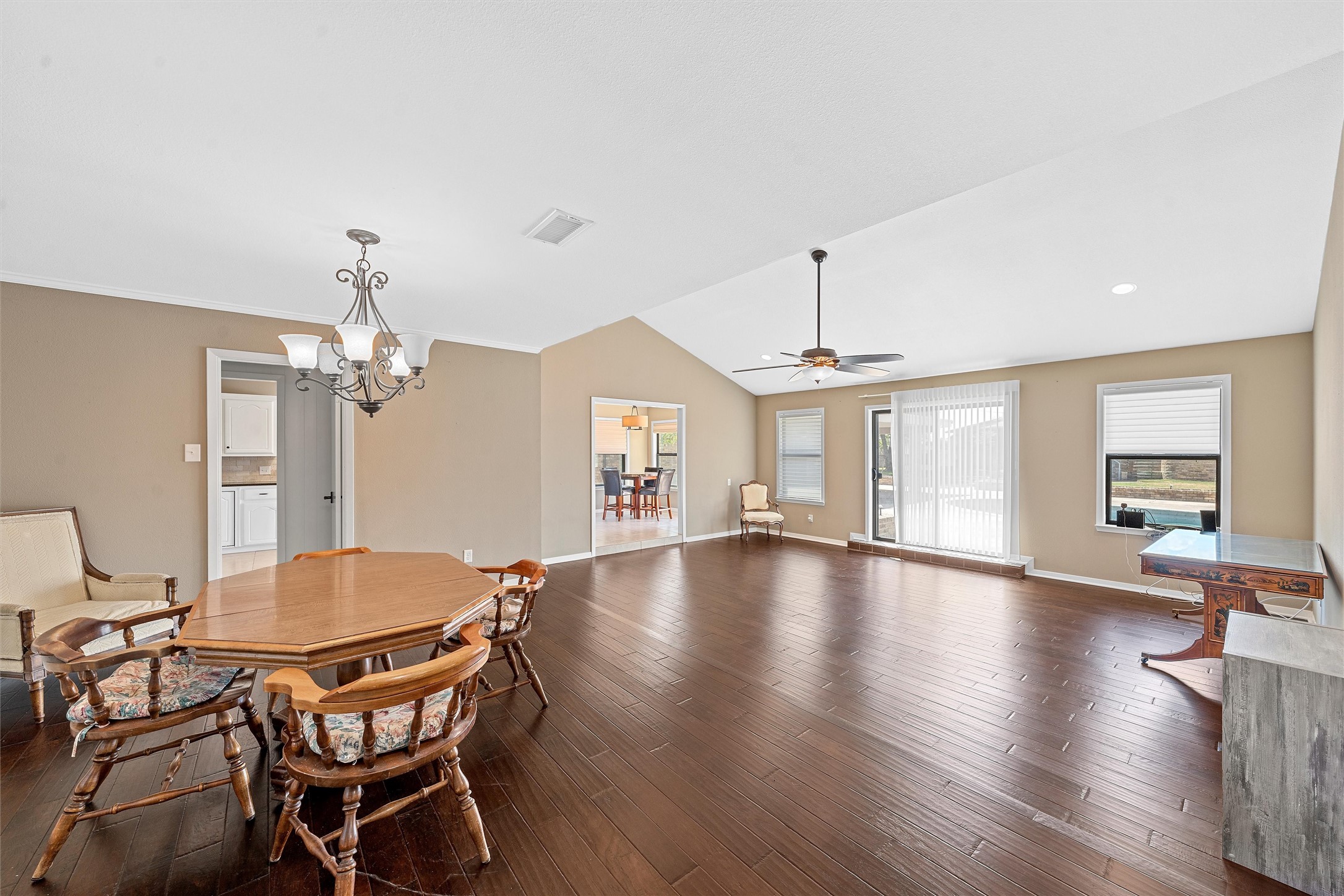 1505 Jane Lane