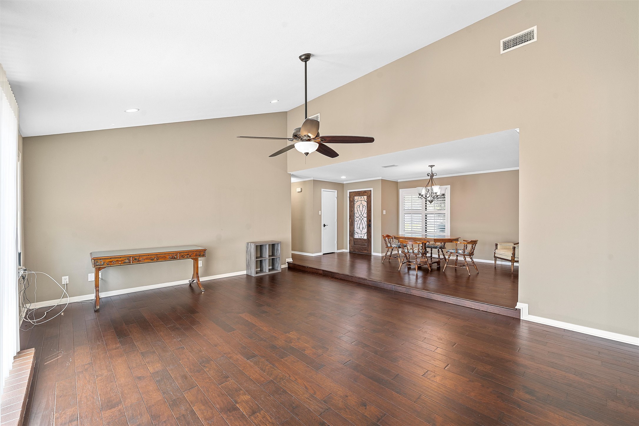 1505 Jane Lane