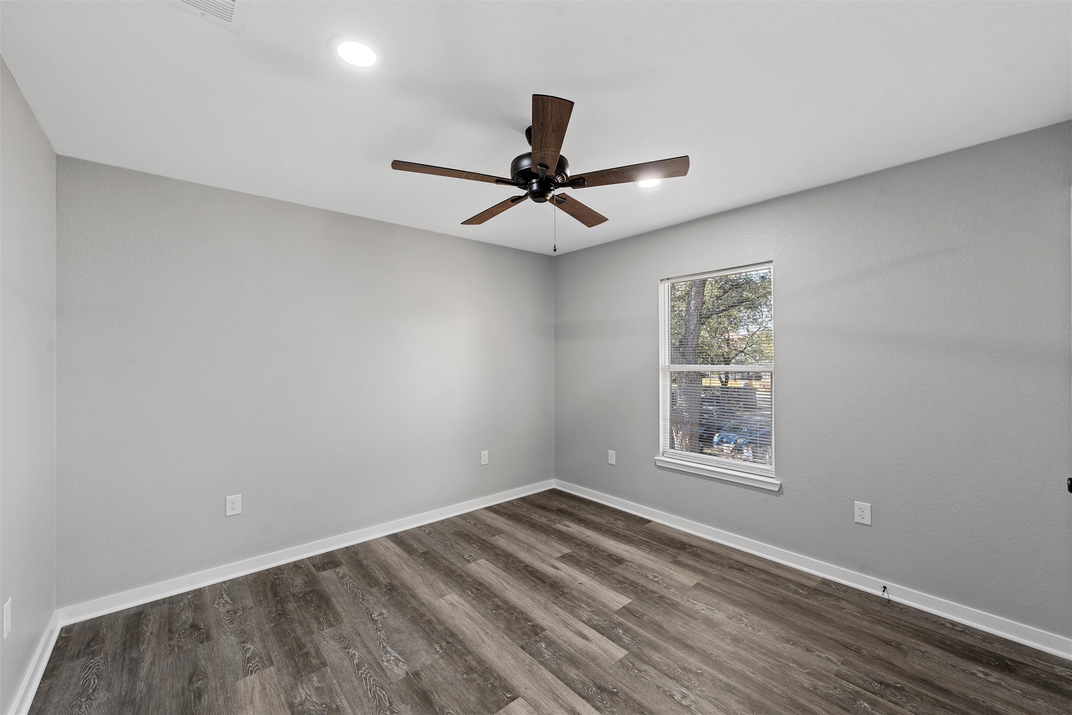 2311 Mistletoe Avenue