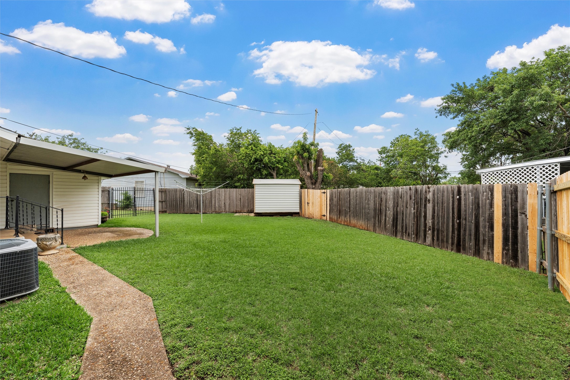 1307 W 05th Street